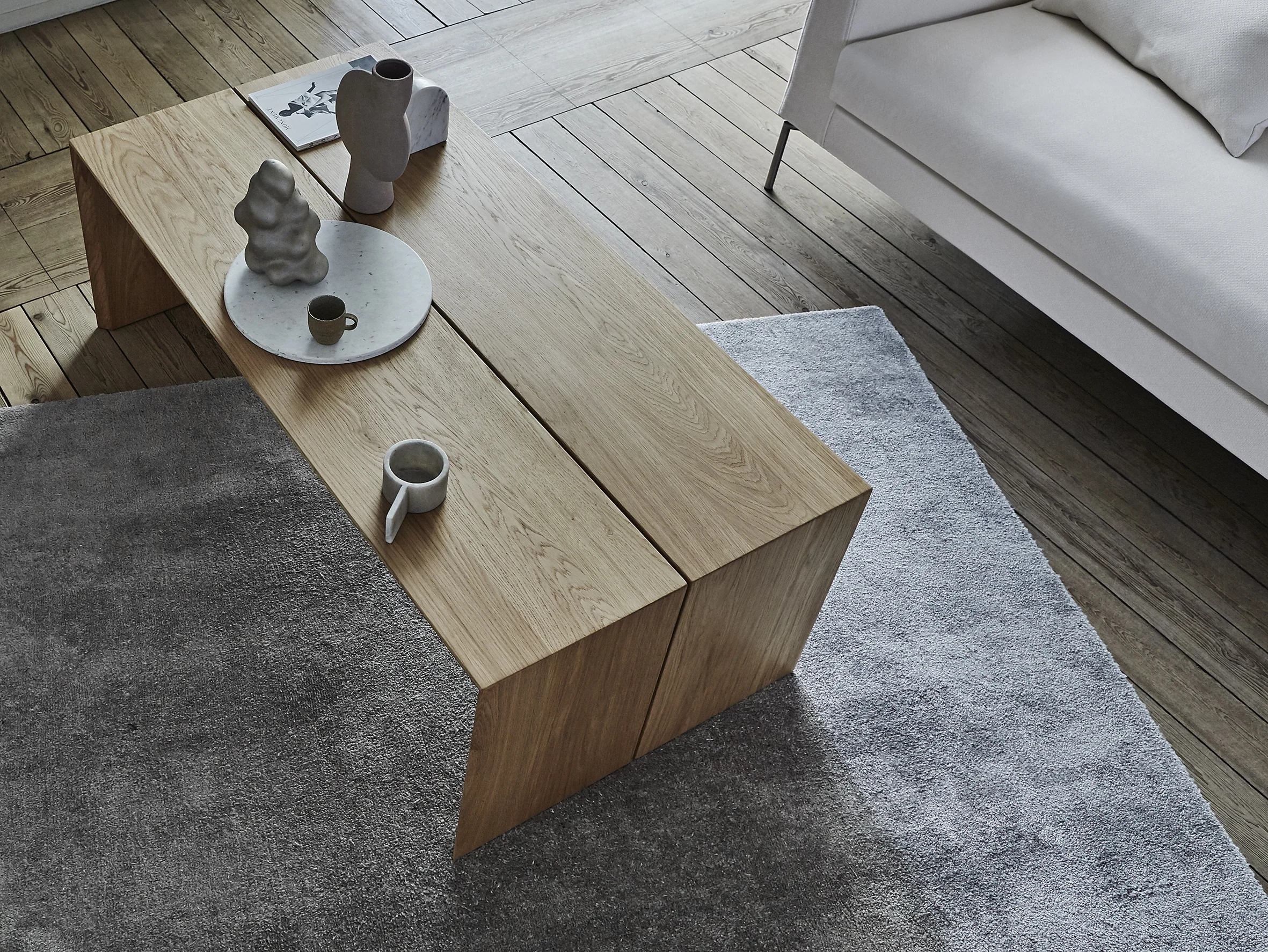 Kant table by Eilersen — april and may